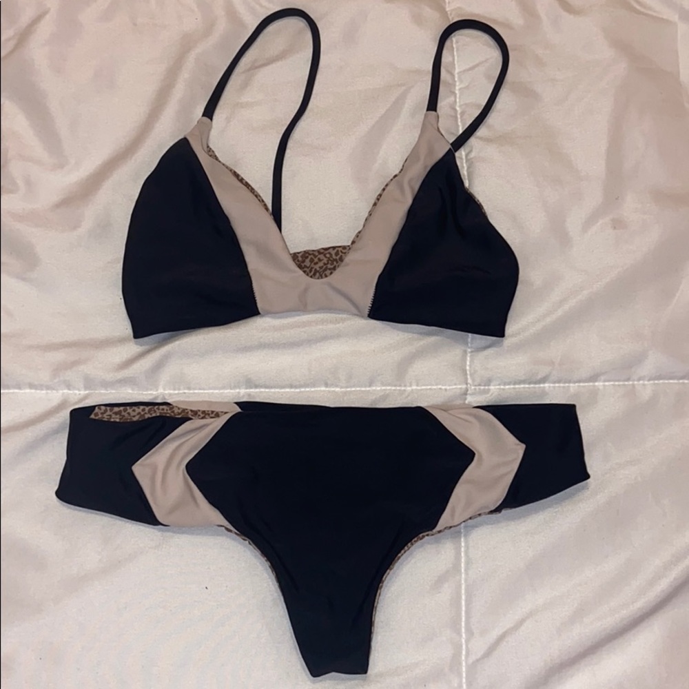 Black/White Acacia Set